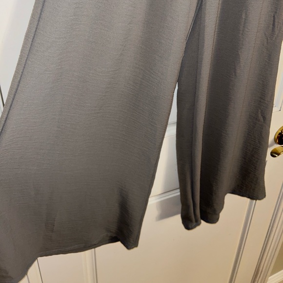 Sydney USA Gray 100% Polyester Matching Set Cowl Neck Top and Pants NWOT - Picture 6 of 8